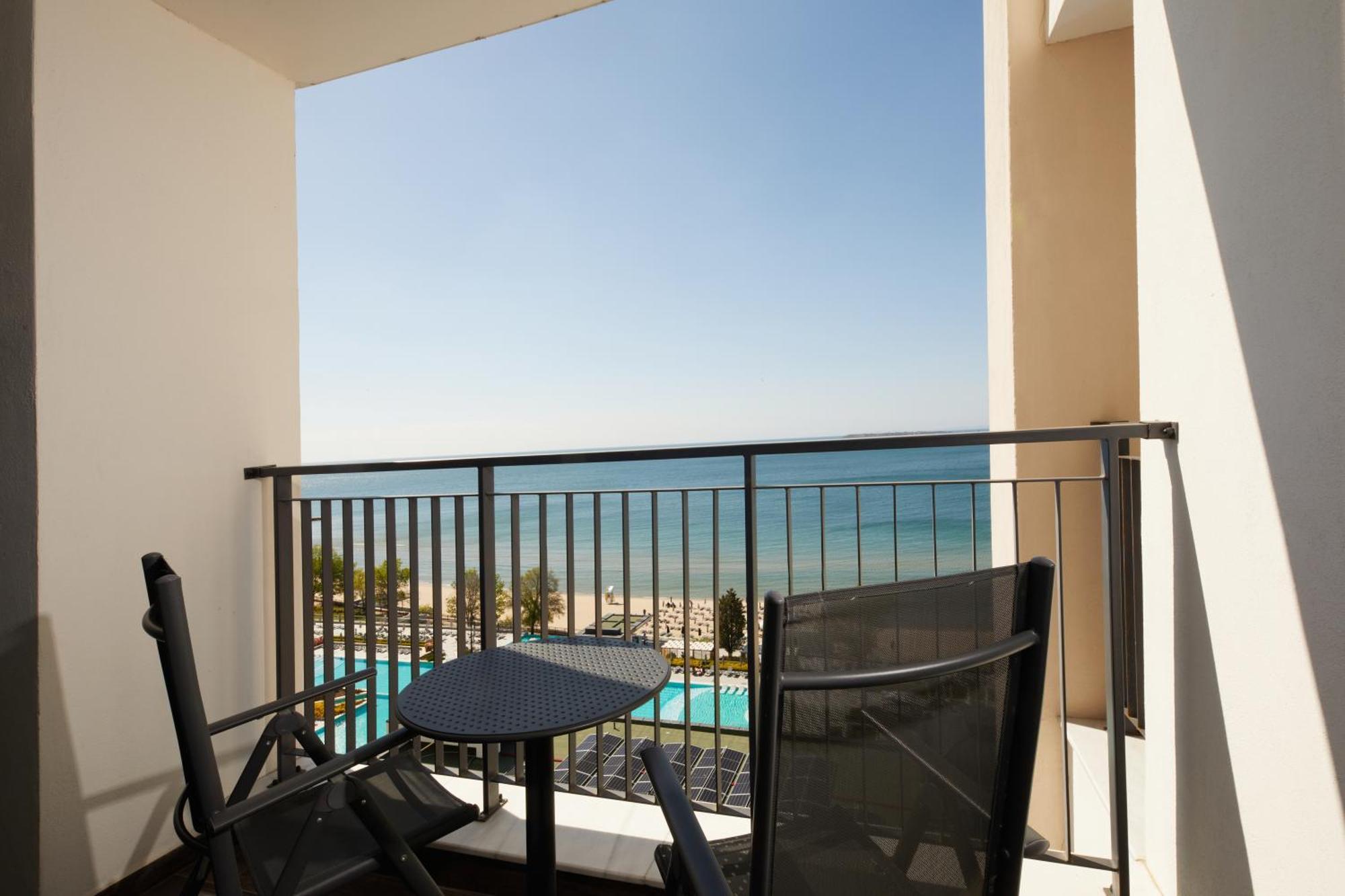 Secrets Sunny Beach Resort & Spa (Adults Only) Oda fotoğraf A balcony