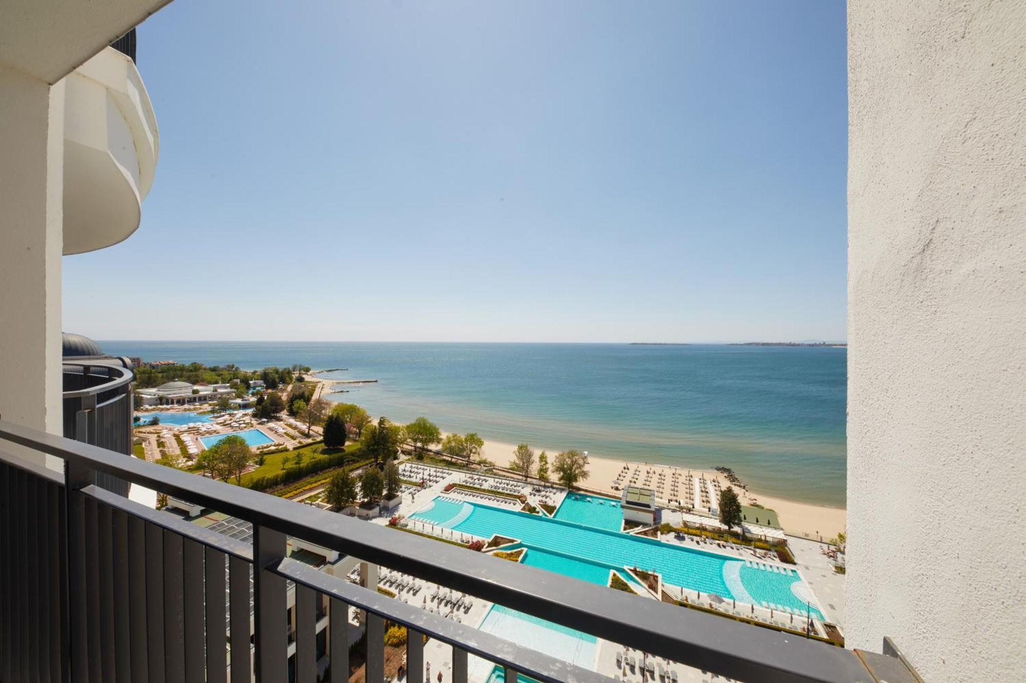 Secrets Sunny Beach Resort & Spa (Adults Only) Oda fotoğraf Baltic Sea view from the balcony of a hotel in Pärnu