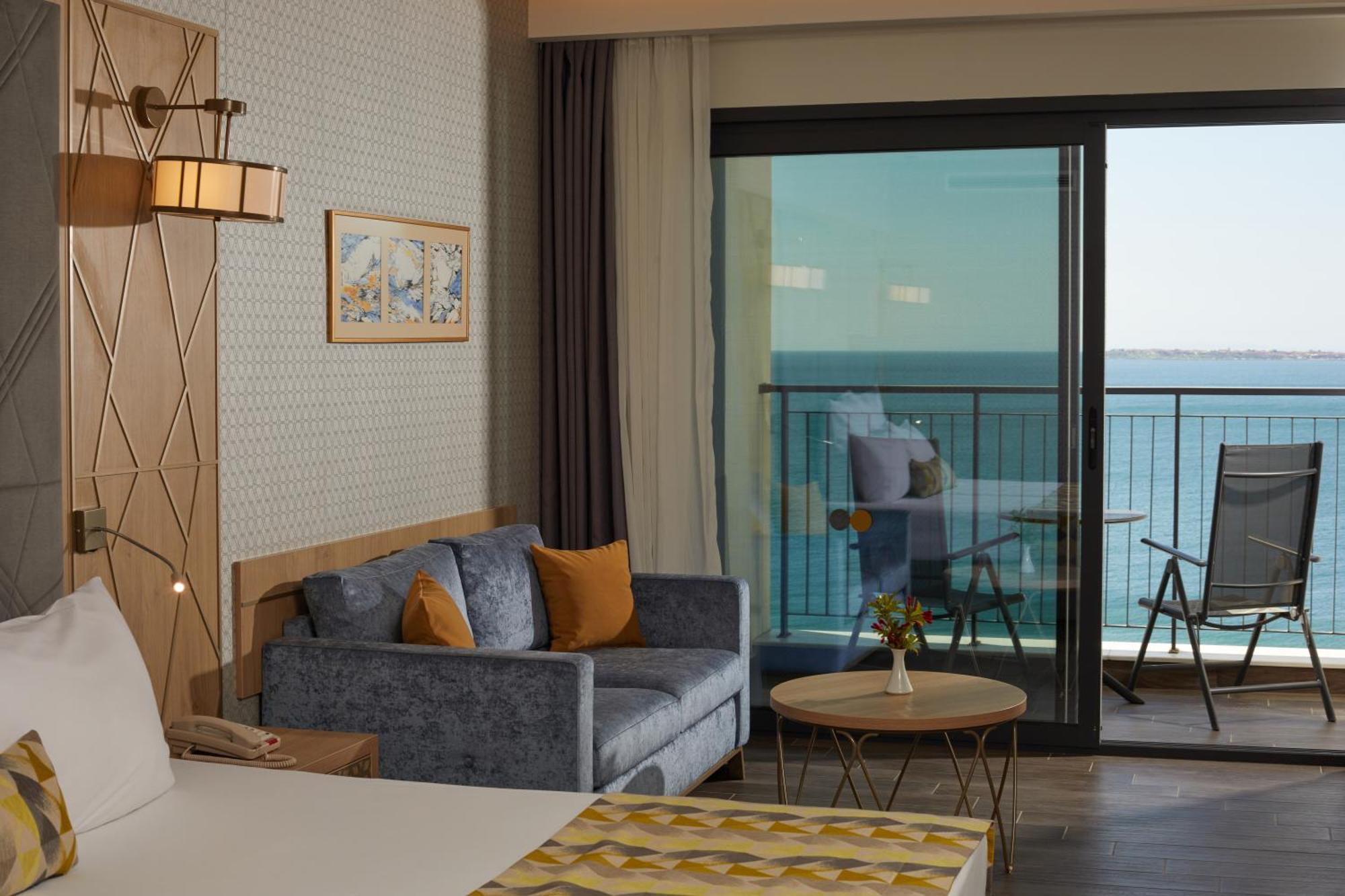 Secrets Sunny Beach Resort & Spa (Adults Only) Oda fotoğraf A room at the hotel