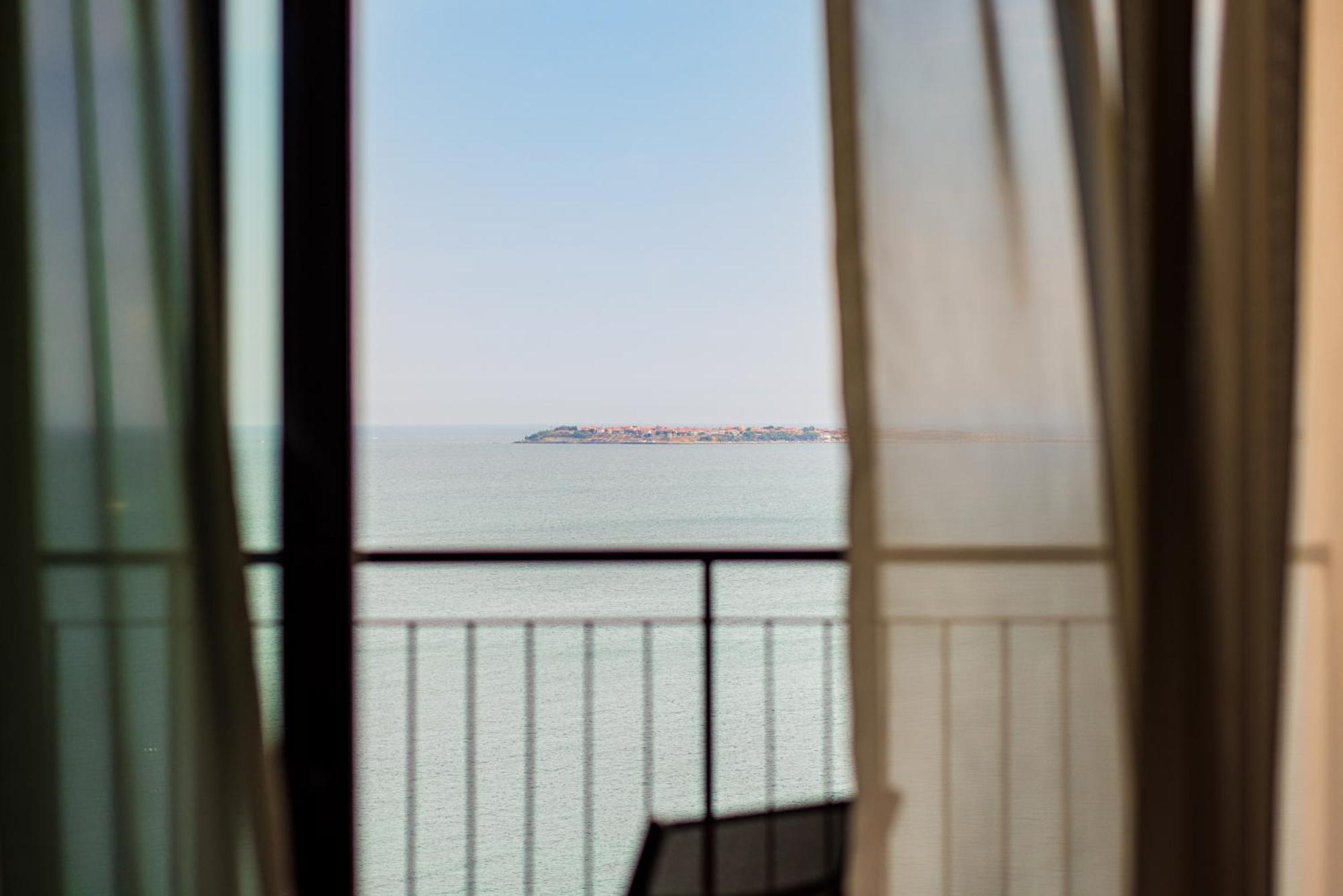 Secrets Sunny Beach Resort & Spa (Adults Only) Dış mekan fotoğraf View of the Gulf of Naples from the hotel