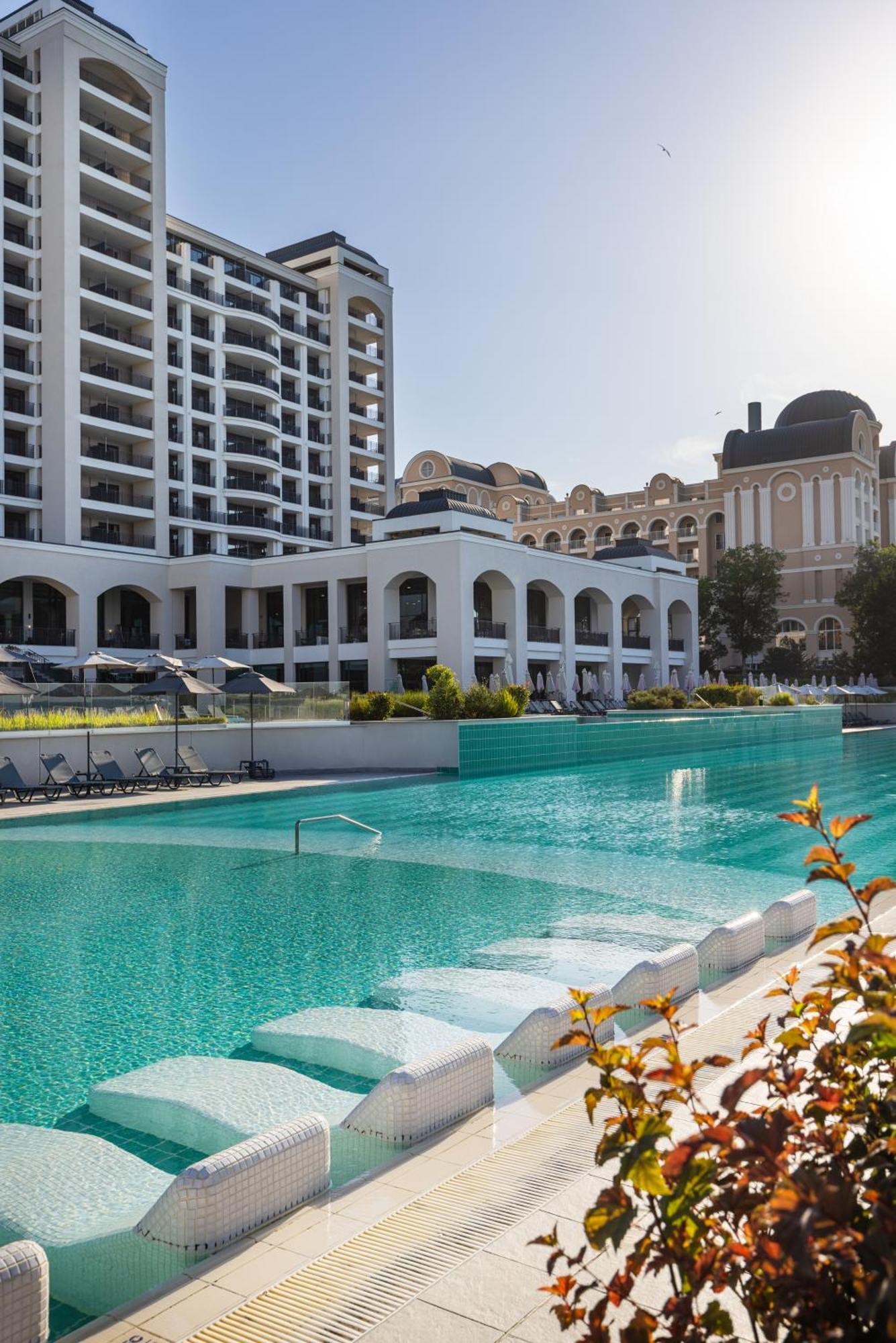 Secrets Sunny Beach Resort & Spa (Adults Only) Dış mekan fotoğraf The hotel's pool
